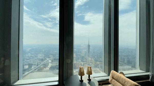 住在广州瑰丽酒店看外面风景,广州瑰丽酒店看到整个广州夜景