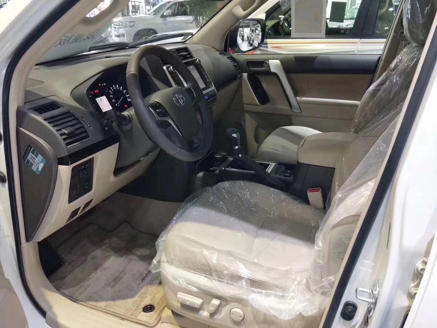 2009款中东版丰田霸道4000,2015款丰田霸道4000中东版配置