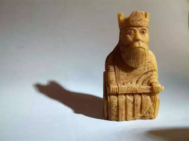 刘易斯西洋棋,刘易斯西洋棋英文