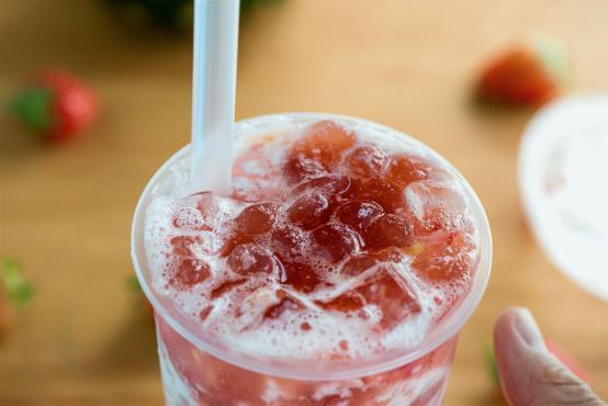 就算暴雨将魔都颠倒，这家「国际潮牌茶饮」照样人多到爆