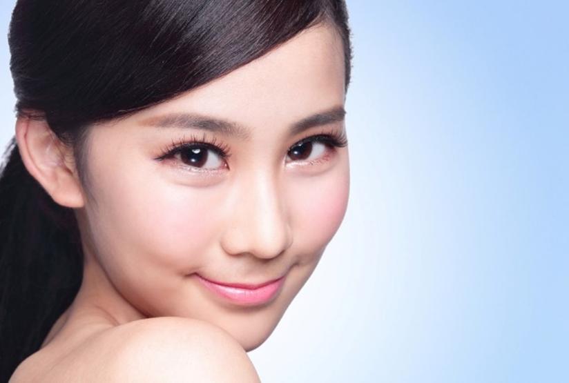 涂粉底液的小技巧,涂粉底液的正确方法不卡粉