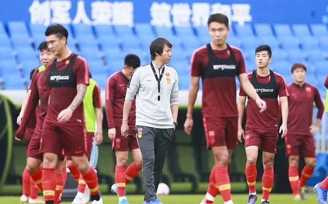 国足回应球员滞留,国足延期前往迪拜