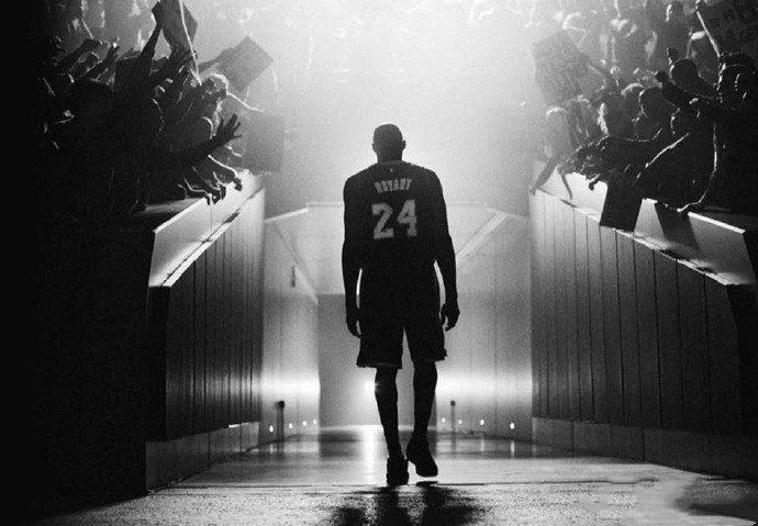 杨毅缅怀科比泪目,中国网友致敬科比