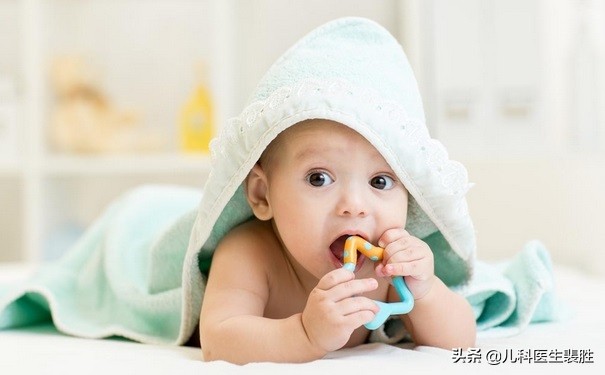 宝宝拉绿色丝状便便怎么回事,宝宝拉出绿色的粑粑正常吗