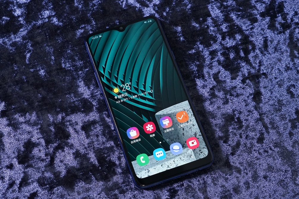 4000mAh大屏手机仅售千元！三星GalaxyA20s评测