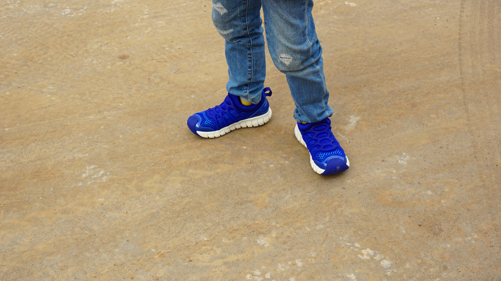 小米有品儿童视频,小米定制儿童漫步鞋