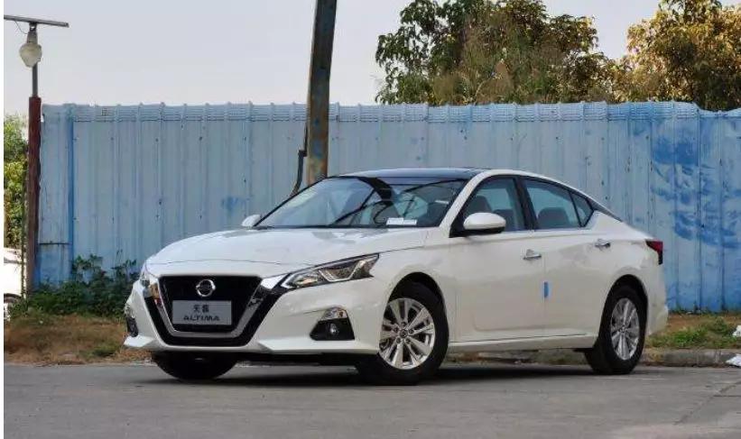 13款天籁中控屏幕黑屏按着有声音,20款日产天籁屏黑屏怎么回事