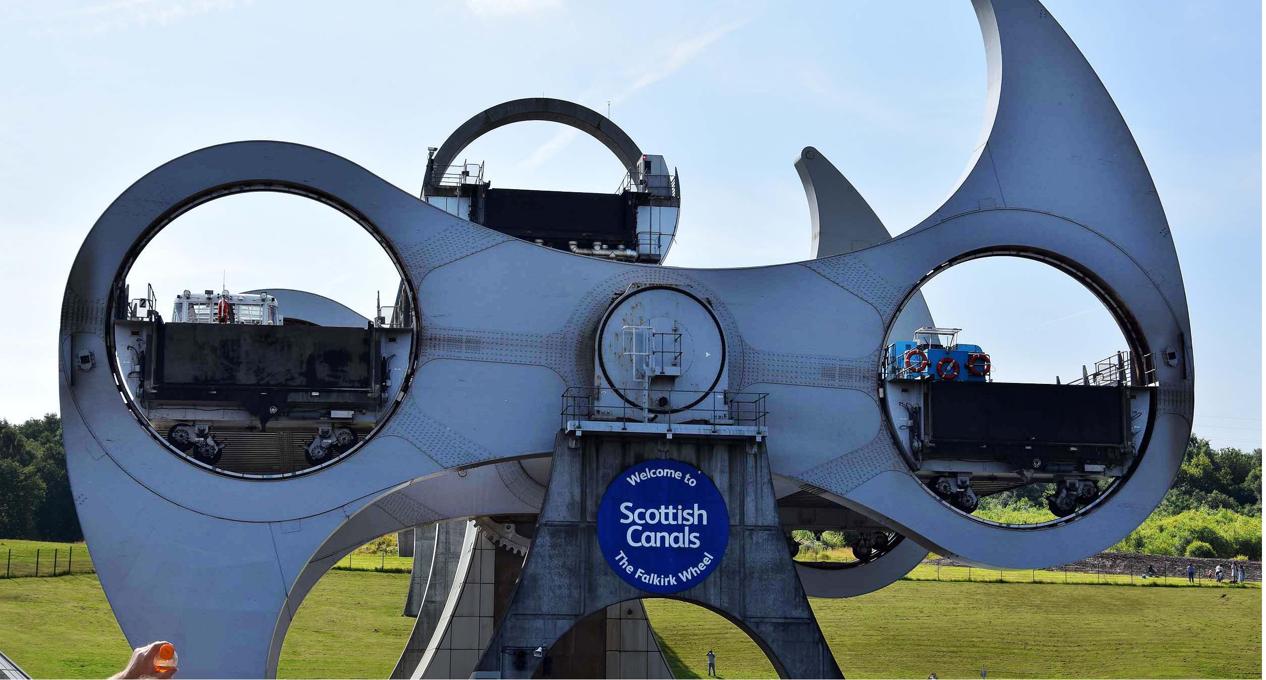 专为货船设计的大型充气翼帆,为轮船打造摩天轮