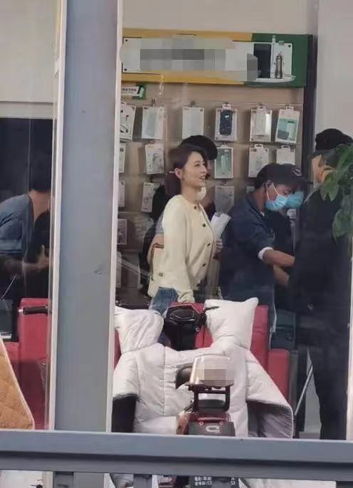 赵又廷与高圆圆现身,赵又廷高圆圆牵手逛街撒狗粮