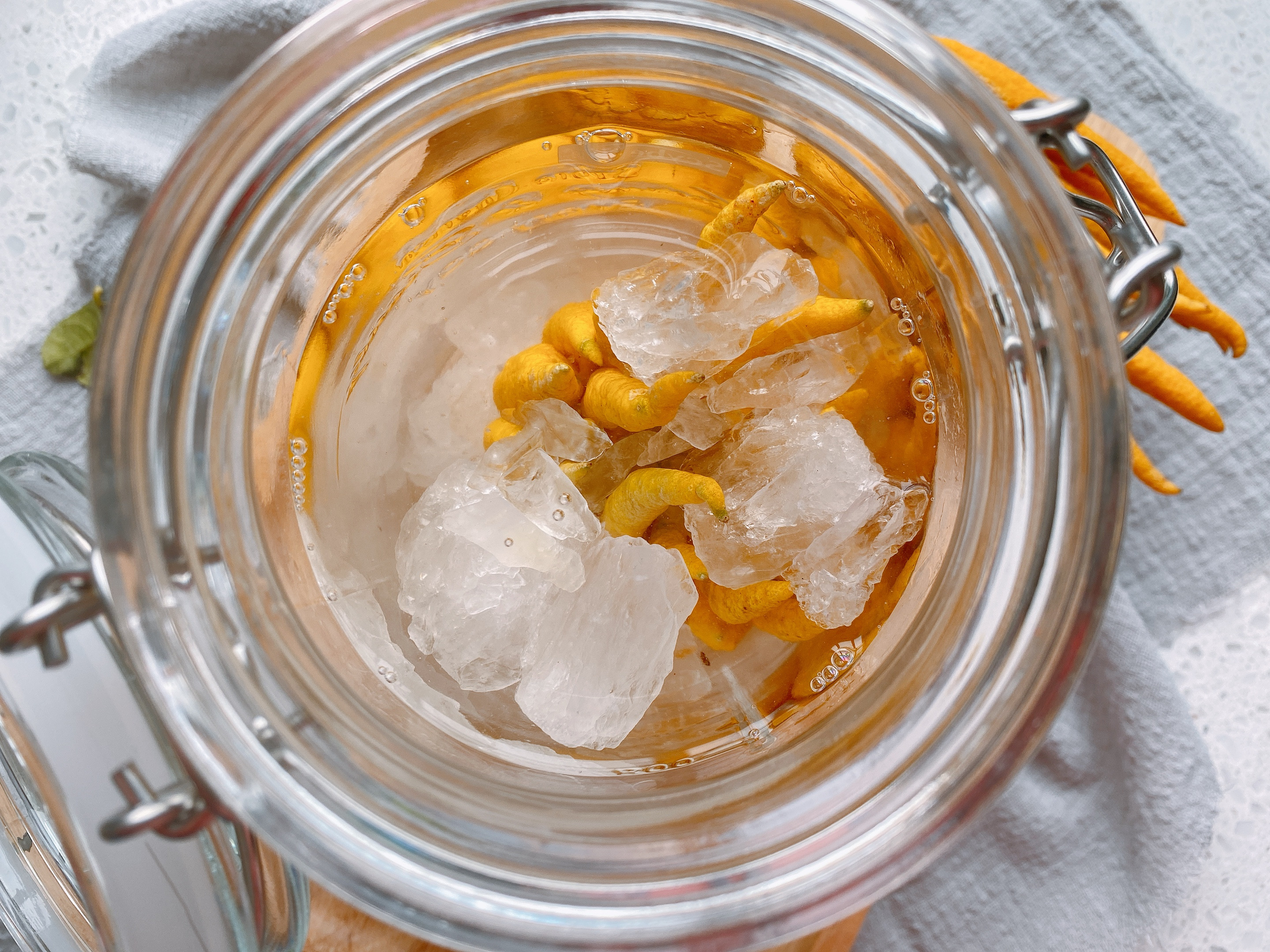 过年了,准备点金佛手,喜庆而且用处多,能泡茶做果干还能泡酒