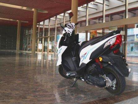 新大洲本田颜值高,新款新大洲本田裂行125踏板摩托车