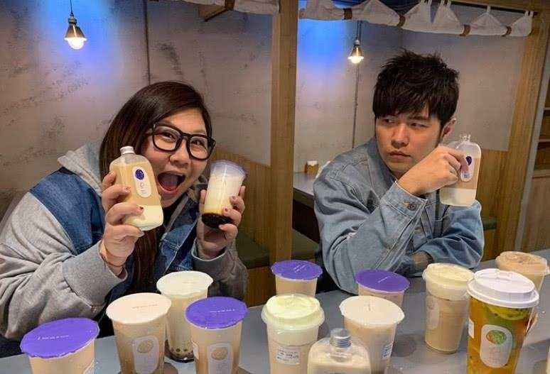 周杰伦同款网红奶茶多少钱一杯 (the one贵阳周杰伦奶茶)