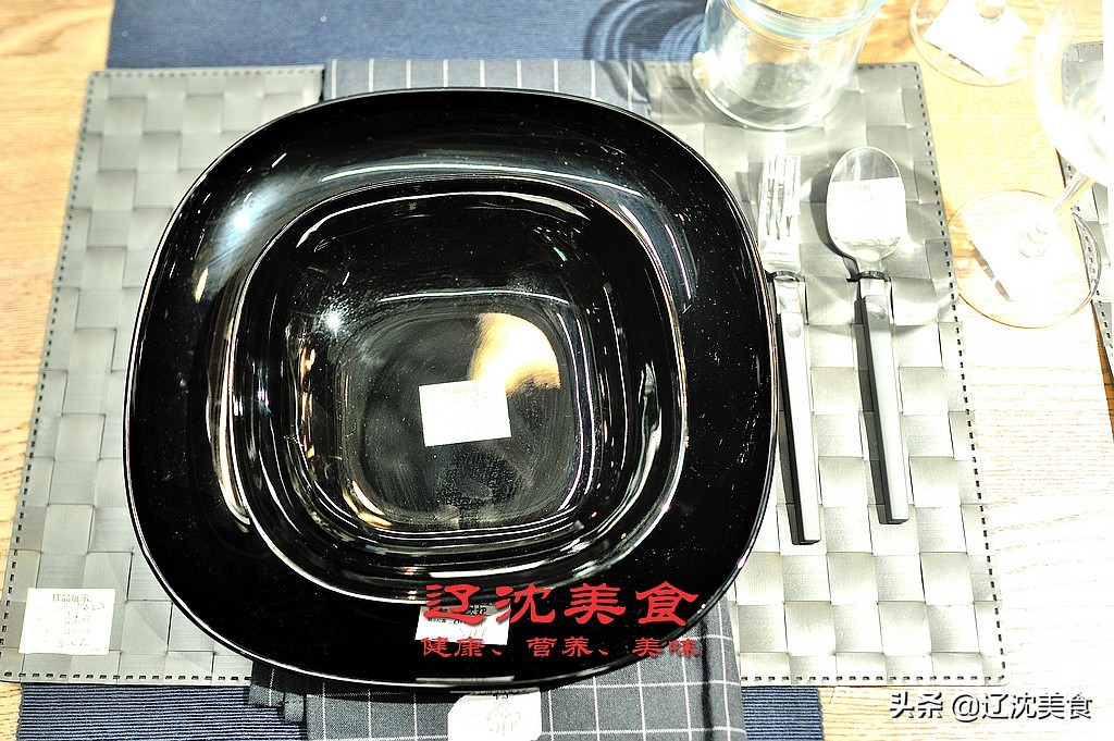 在设计家居的路上一直坚持,在厨房用餐设计