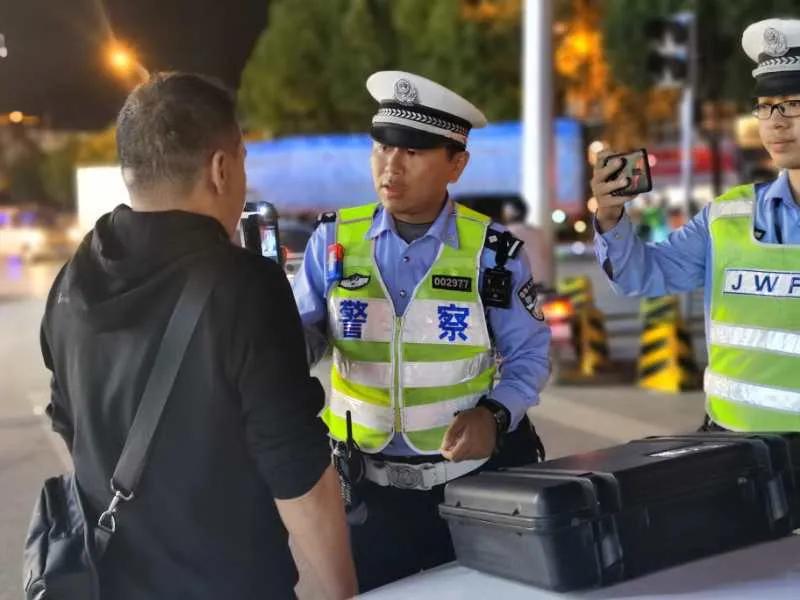 一个路口多项违法怎么处罚,同一路口同一天多次违法怎么处罚