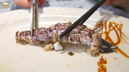 架着凶器吃濑尿虾，简单又粗暴