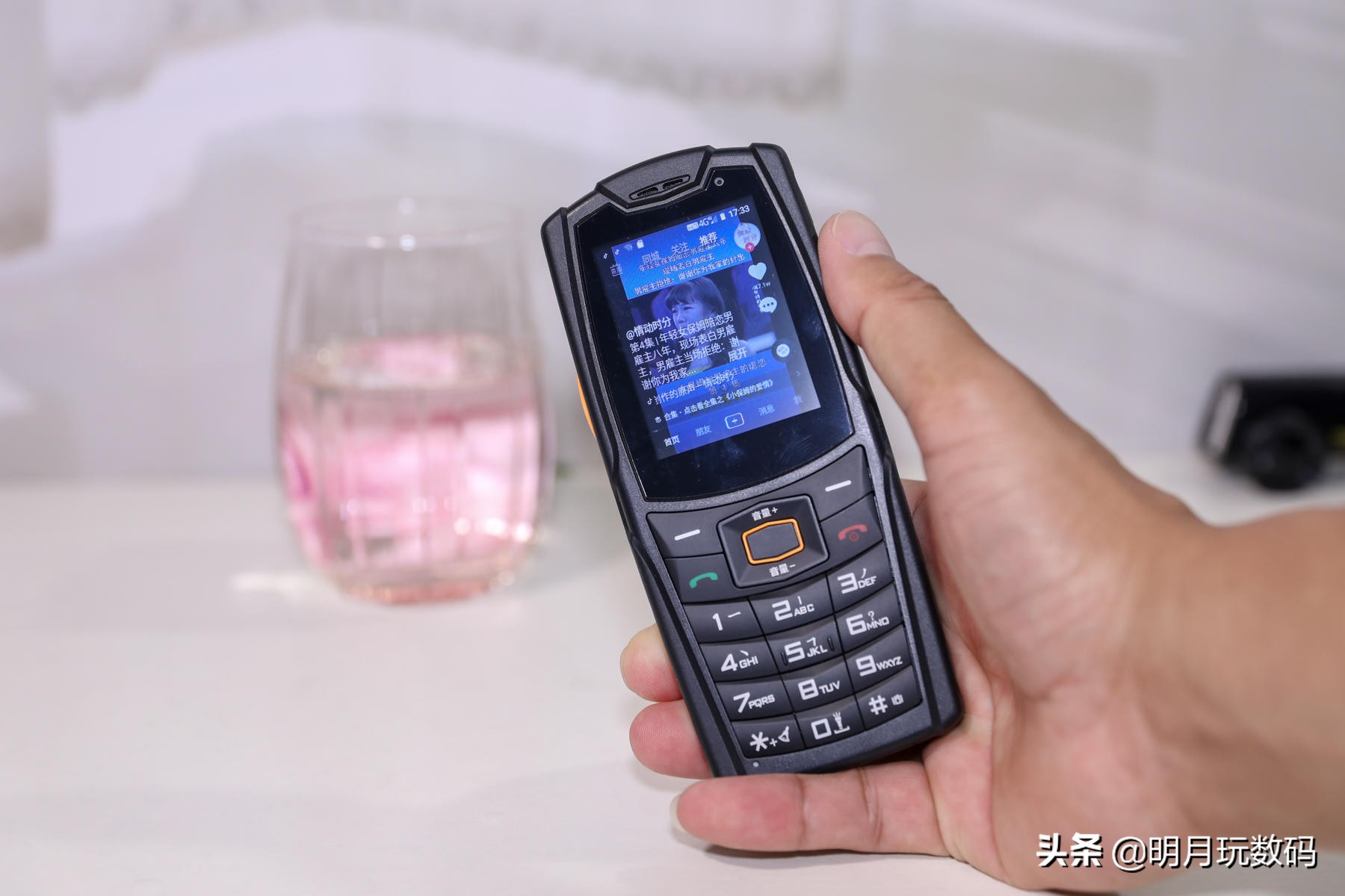 能扫码聊微信的功能机,可以聊微信刷抖音打电话的手机