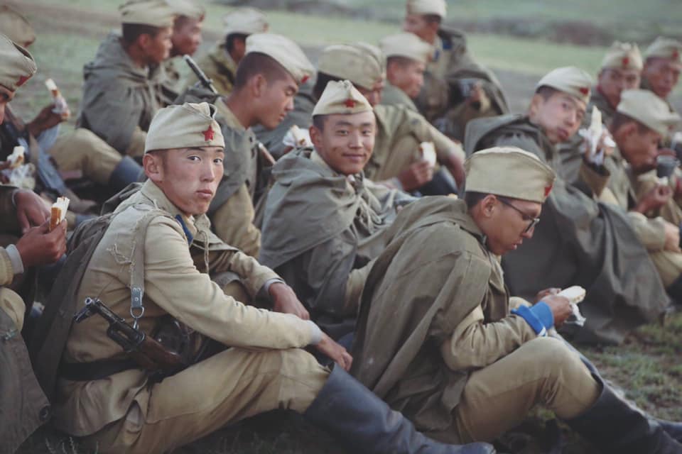 蒙古人民军视频,蒙古人民军的军服