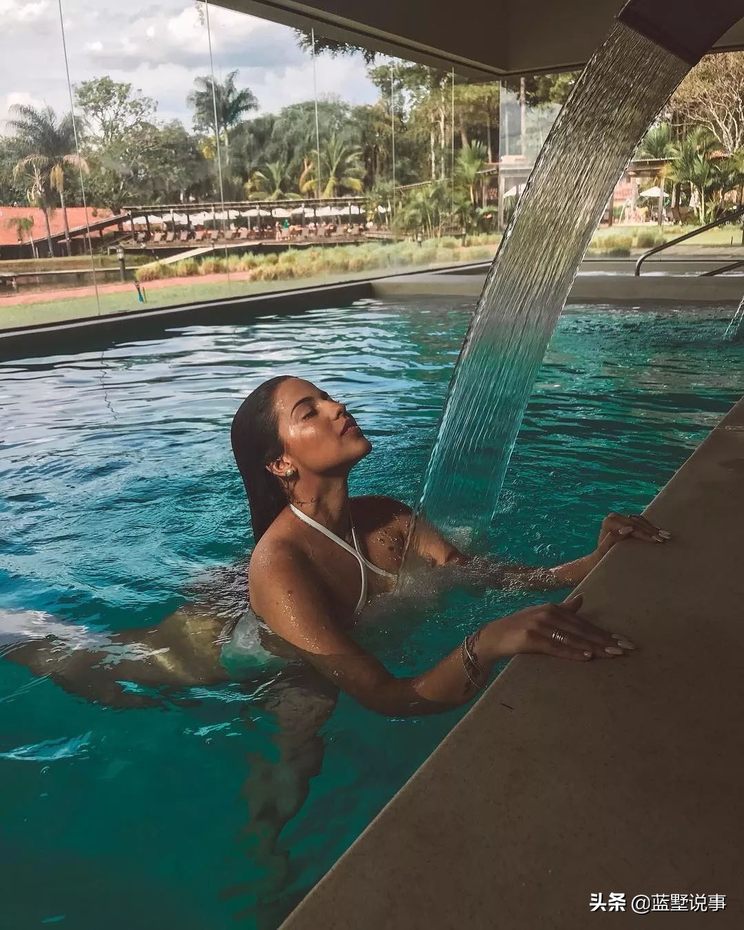 皇马小将维尼修斯女友玛利亚的魔鬼身材