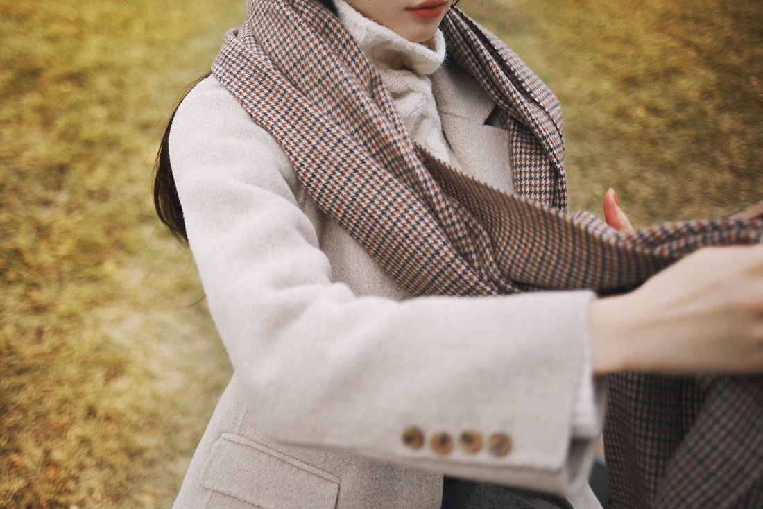 羊毛大衣搭配连帽针织衫,羊毛大衣小韩风穿搭