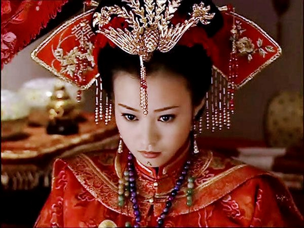 孝庄太后为什么把董鄂妃移出皇陵,为什么孝庄太后扔董鄂妃衣服