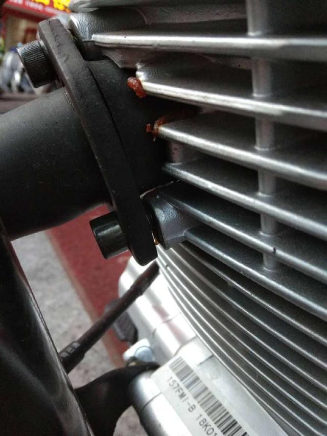 摩托车排气嘴螺丝断了,摩托车气缸头螺丝断了如何取出