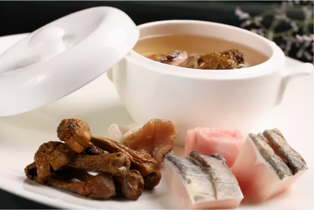 秋天干咳雪梨炖川贝做法,秋季润肺川贝止咳化痰汤