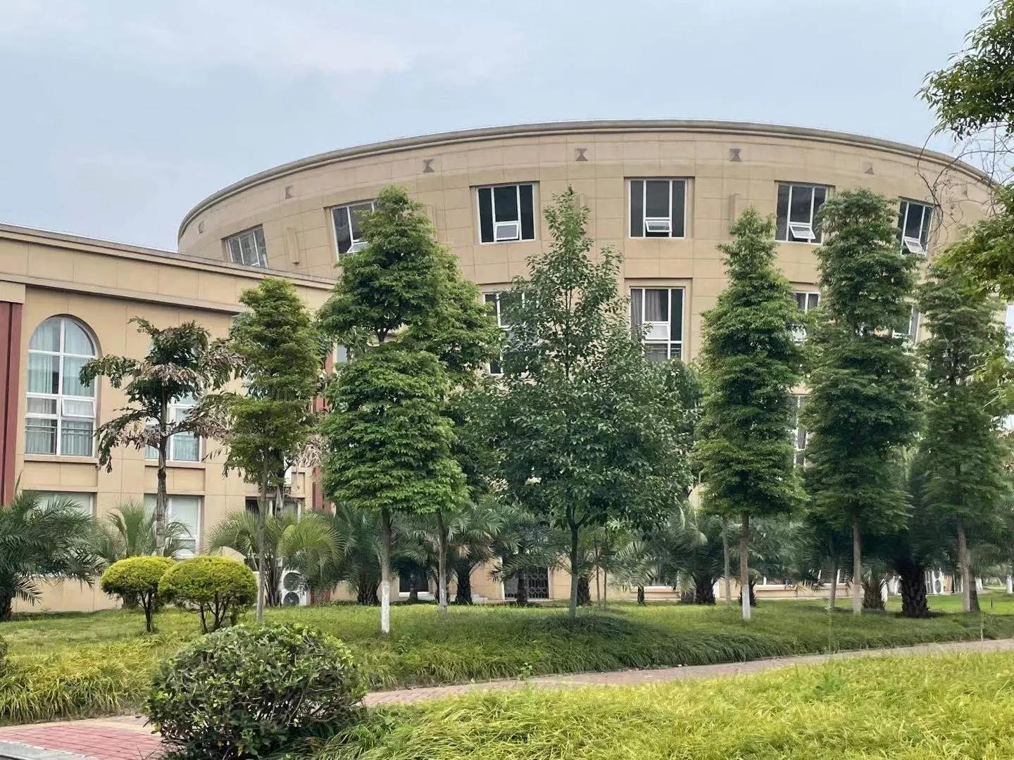 四川师范大学文理学院学费多少,四川师范文理学院的录取分数