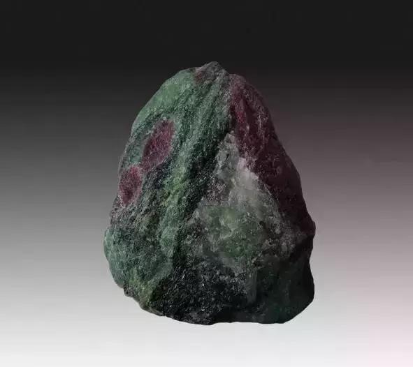 捡到这样的石头千万别扔桌子,遇到这样的石头赶紧捡