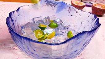 凉粉百香果果冻,百香果话梅凉粉做法