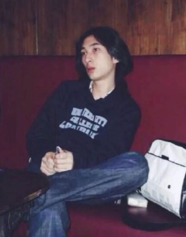 “国民老公”王思聪：一个被网红后宫团，毁了恋爱观的纯情少年