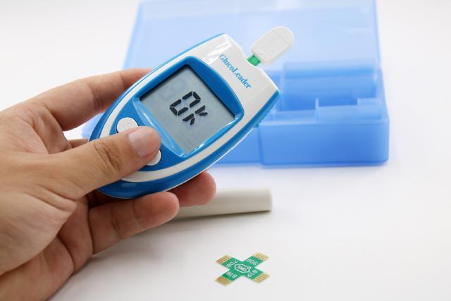 手发麻别忽略这几个问题,手发麻是个危险信号一定要警惕