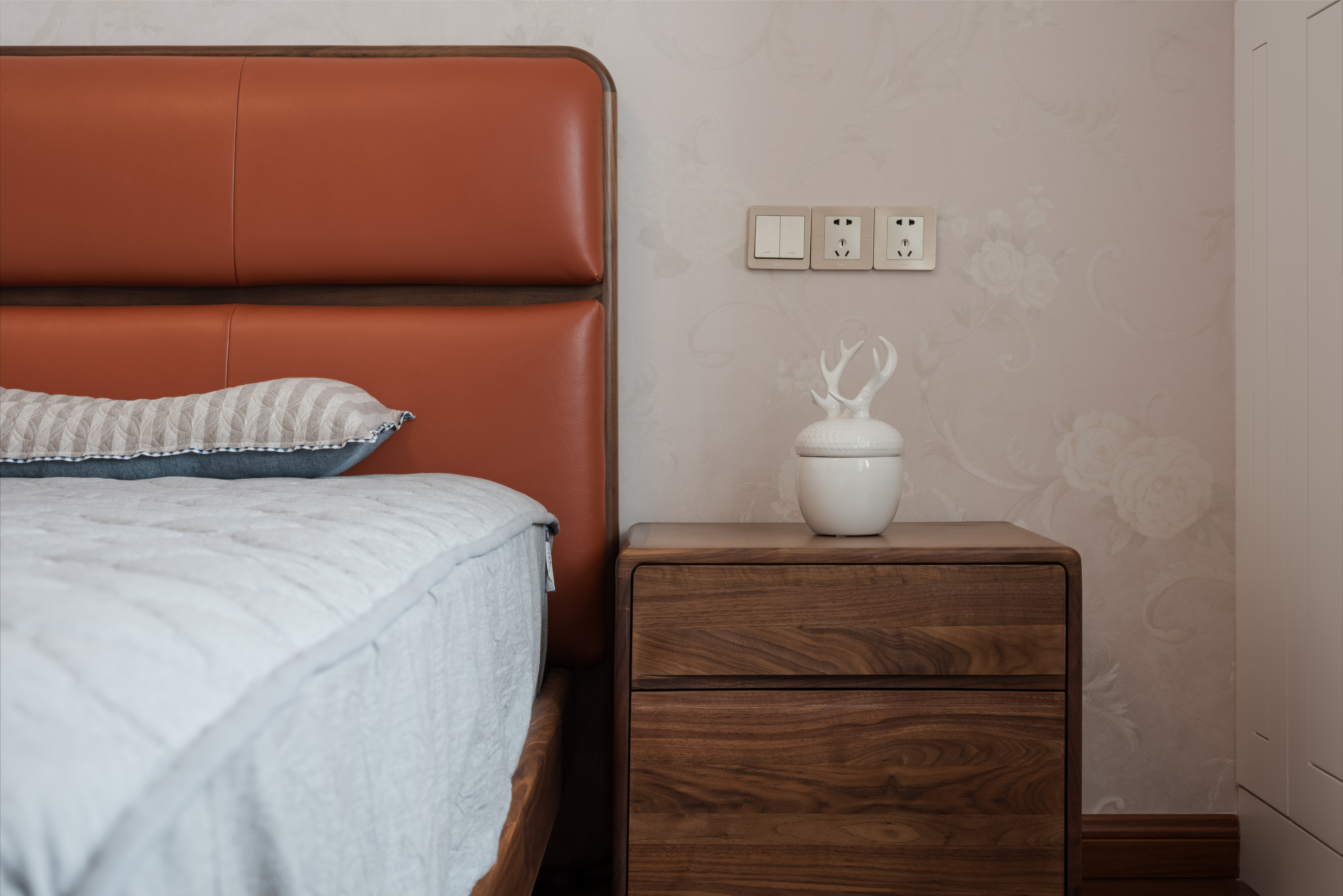 卧室空间小如何最大的利用空间,卧室的舒适度决定睡眠质量