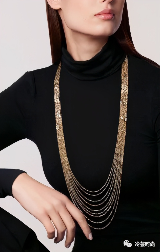 项链的活动扣佩戴方法,项链的佩戴要讲究八大搭配技巧