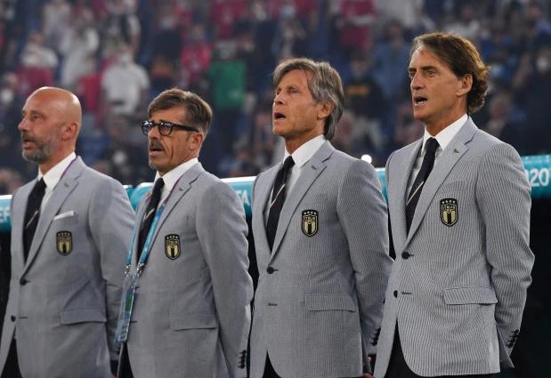 欧洲杯主教练,欧洲杯主帅服饰