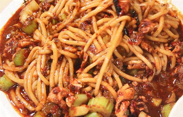 在*疆新**，我们这样打招呼：走，爆辣炒米粉走起