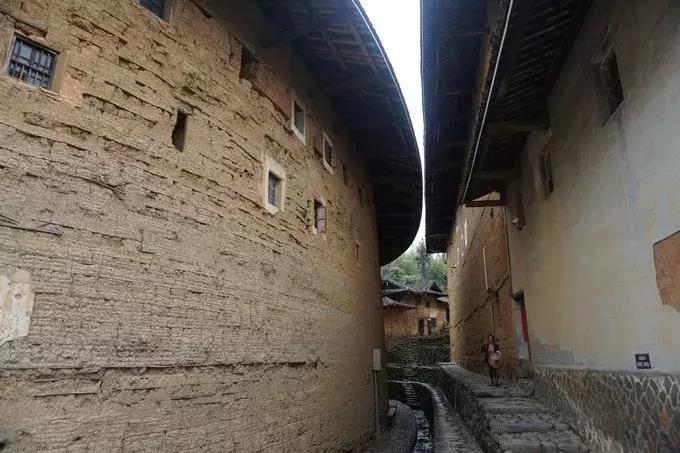 去漳州玩住厦门还是漳州,旅游去厦门还是去泉州