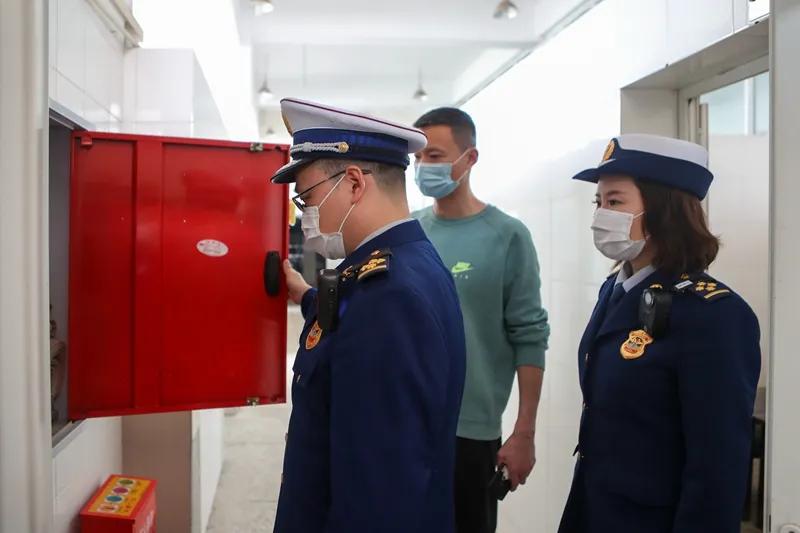 深入学校开展开学前消防安全检查,南岸消防检查