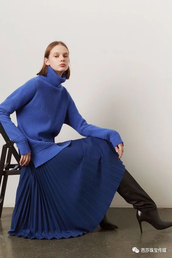 整天研究无聊的穿搭,一天到晚研究穿搭