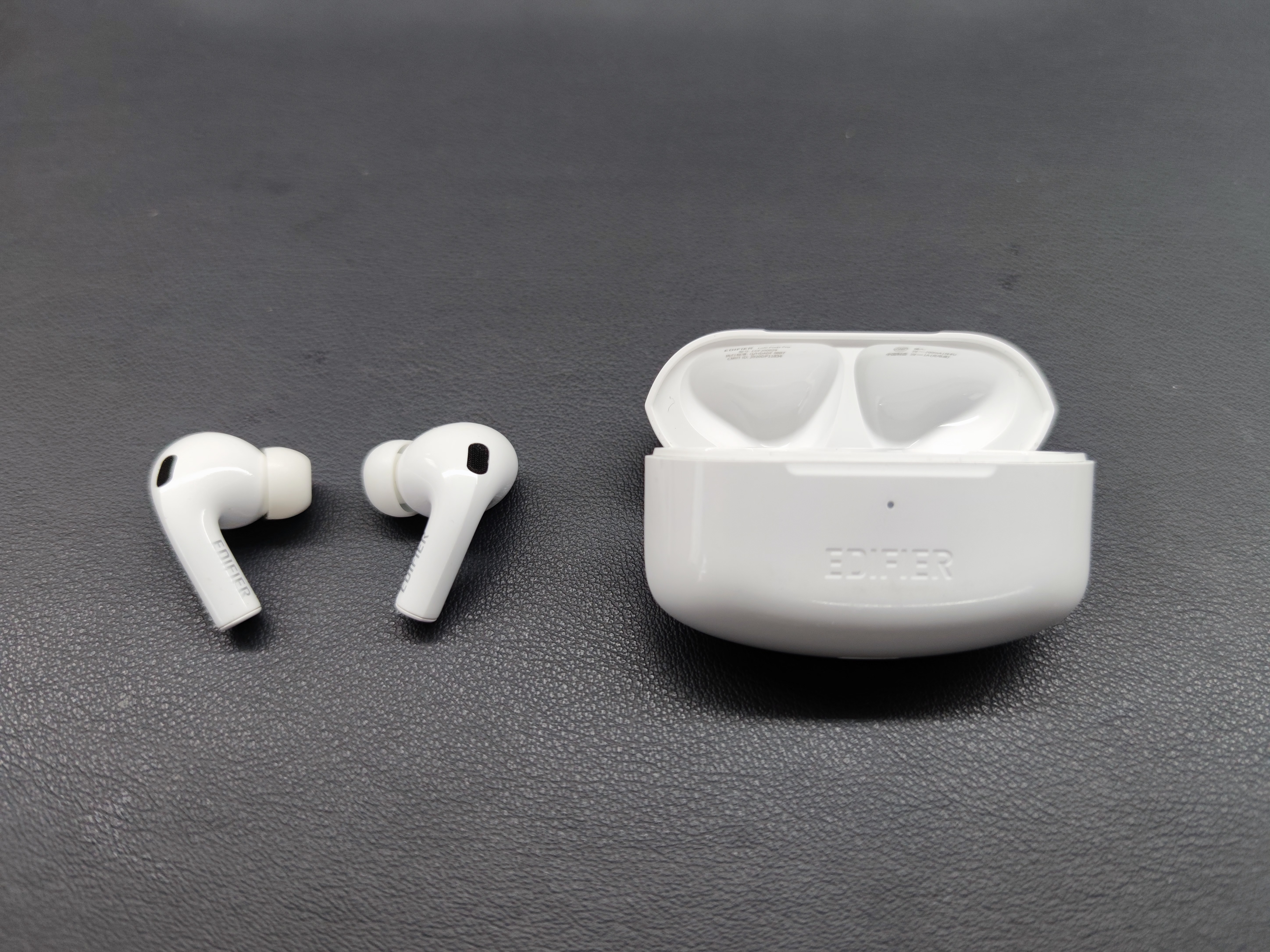 漫步者蓝牙耳机与华为小米比较,小米主动降噪耳机和漫步者哪个好