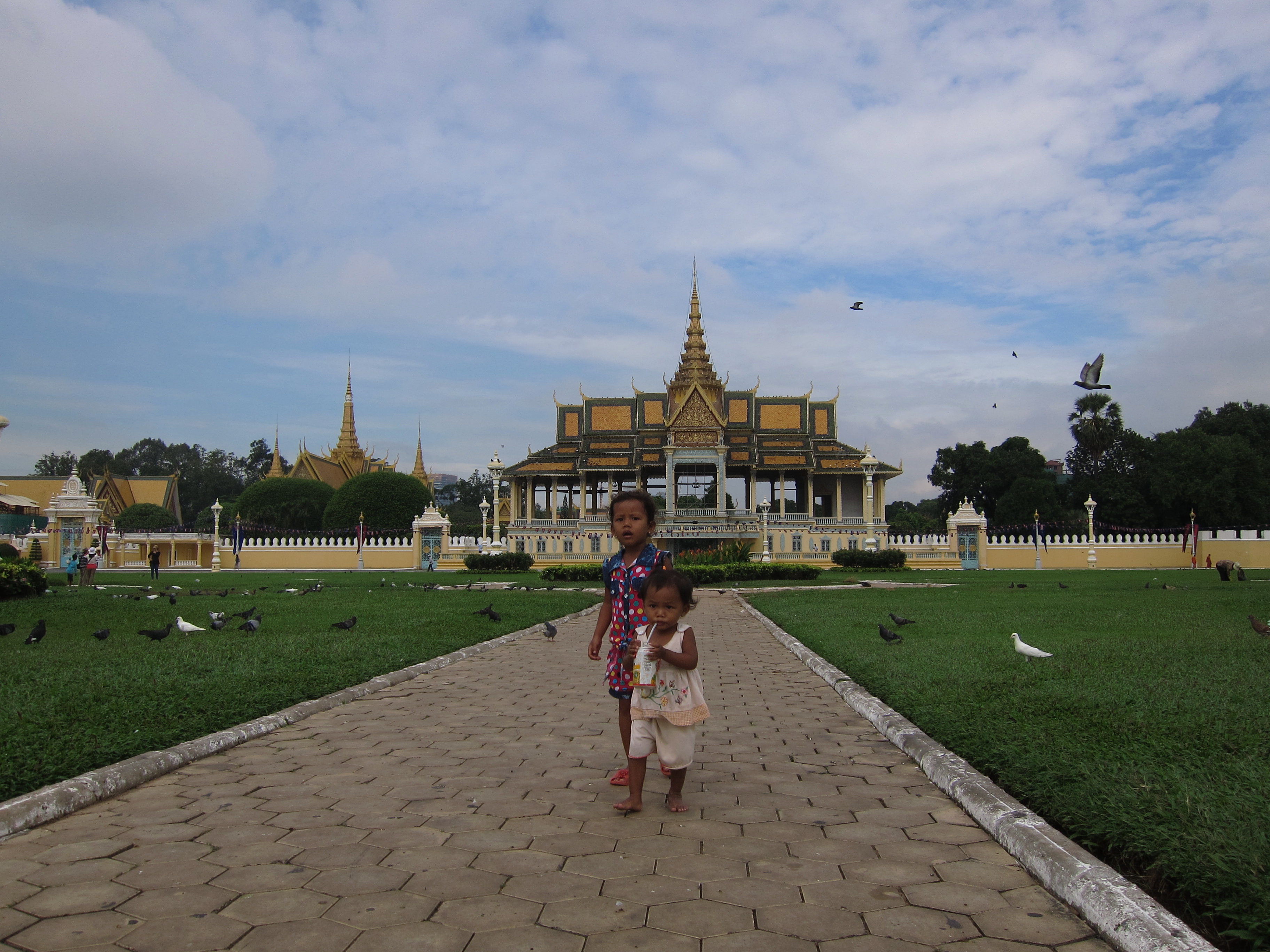中国小伙在柬埔寨的视频,骑行去柬埔寨的小伙