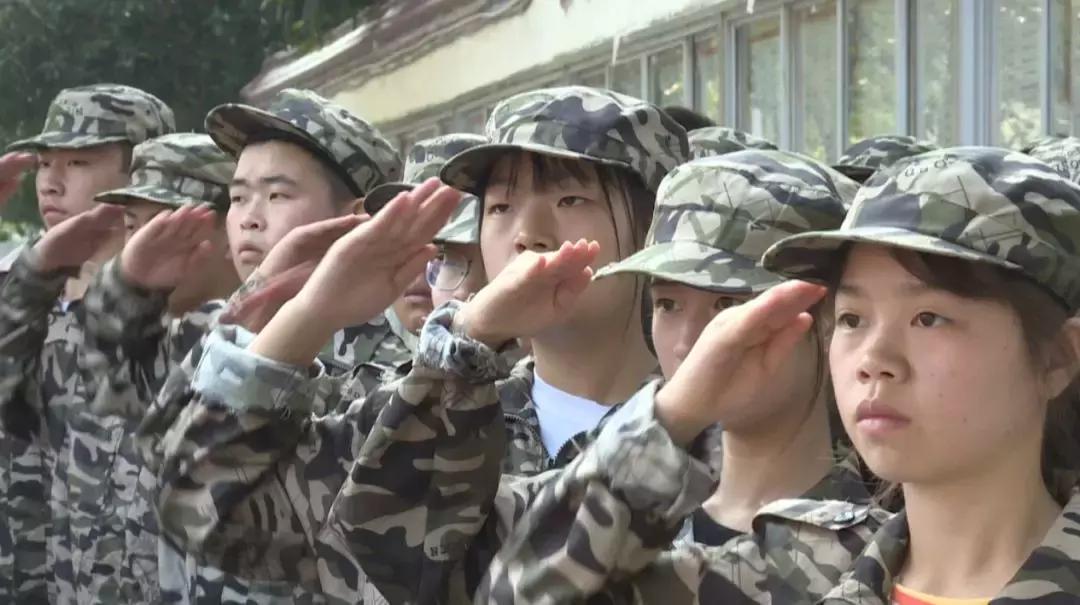 余庆中学和他山中学谁大,余庆中职学校军训