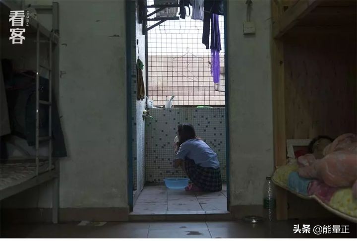 为了逃离包办婚姻，她们前往深圳打工赎身