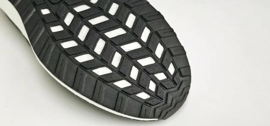 adidas踩屎感最好的鞋子,踩屎感运动鞋推荐阿迪达斯