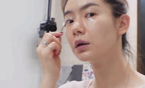 戚薇涂眼霜真的有效果吗,戚薇分享眼霜涂抹方法