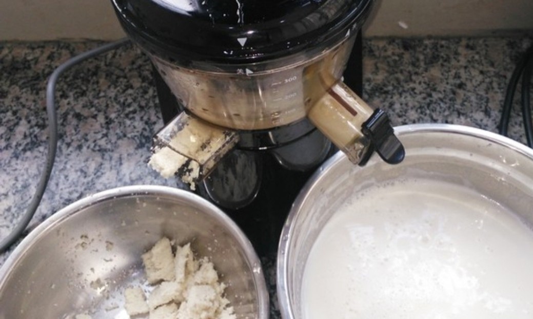 现成豆浆怎么做鸡蛋豆腐,豆浆做豆腐花教程不用内酯