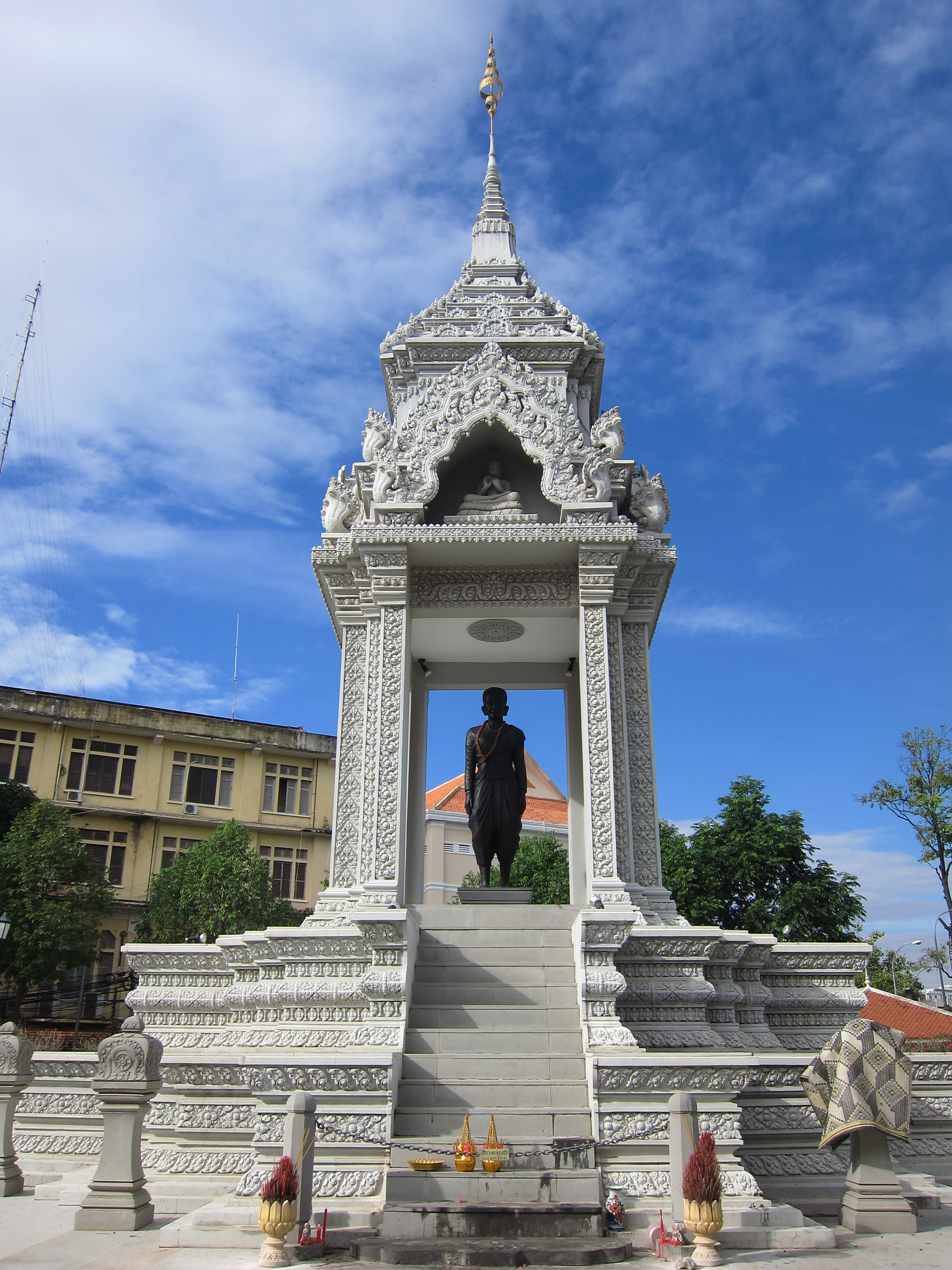 中国小伙在柬埔寨的视频,骑行去柬埔寨的小伙
