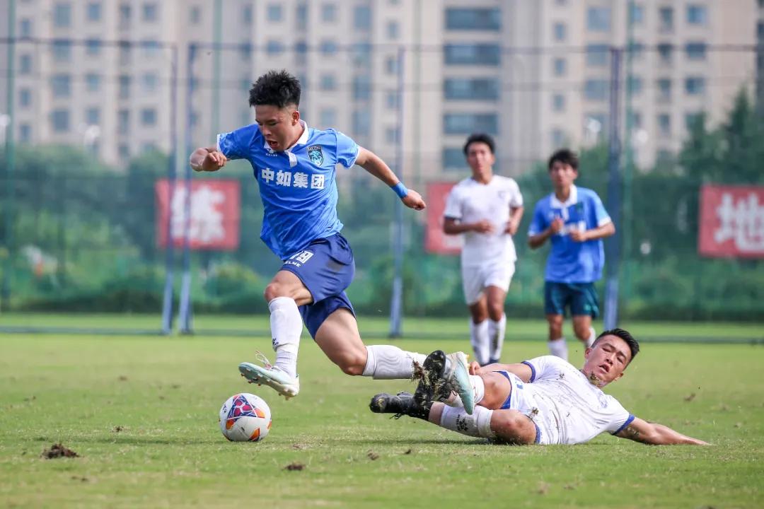 绿茵小课堂|坚持踢球，你的人生或许是这样的......