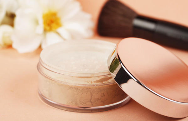 怎么正确的使用散粉定妆,如何使用散粉不堵塞毛孔