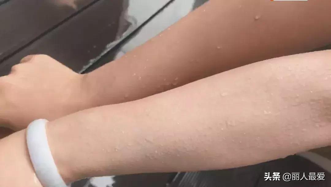 有的女生表面上光鲜亮丽,有的女生表面上白白净净的