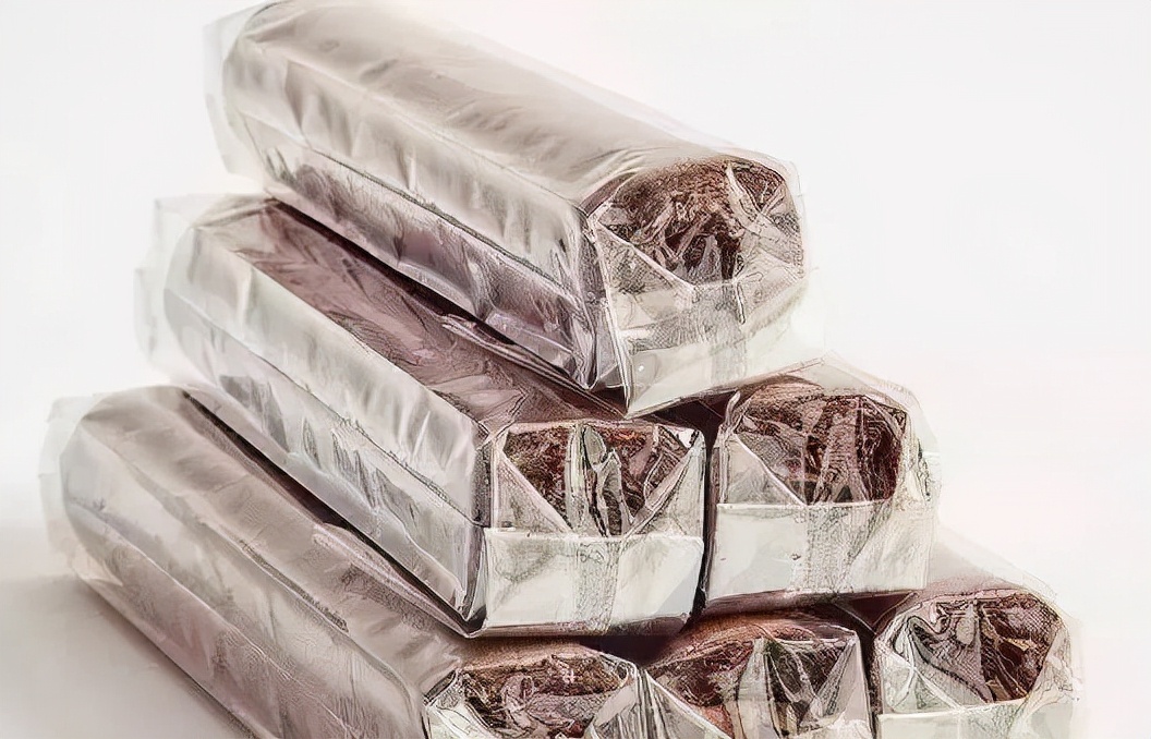 雪茄上的玻璃纸要不要撕掉,雪茄外面那层纸是什么